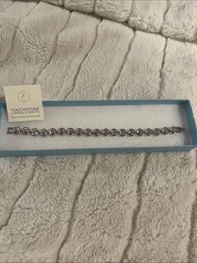 Touchstone Crystal Aurora Boréale Ice Bracelet